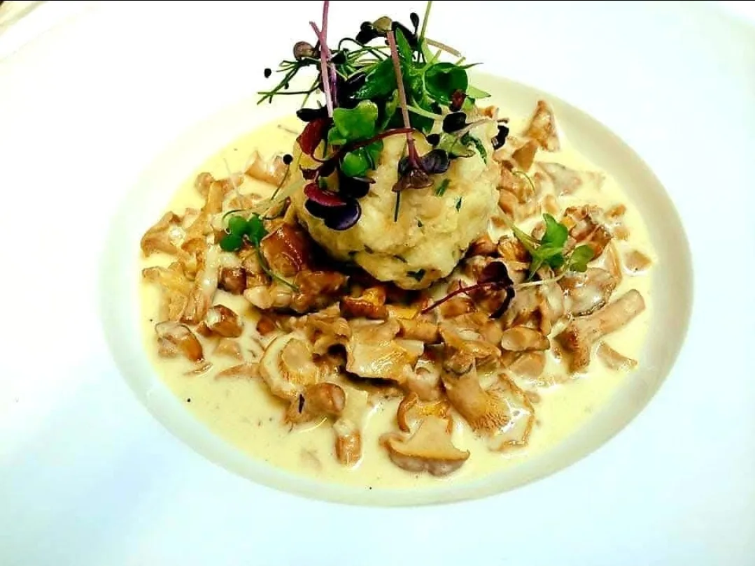 Semmelknödel mit Pilzrahm